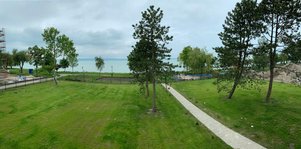 Siofok Ezuestpart Granada Koezvetlen Vizparti Premium Apartman Zewnętrze zdjęcie